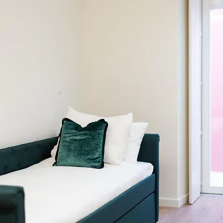 Pardal 15 - Boutique 2 Bed With Free Parking Nearby Апартаменти